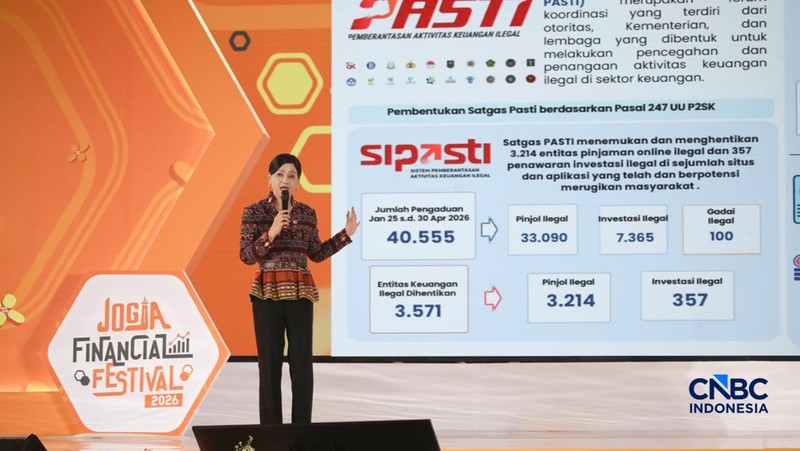Ketua Dewan Komisioner OJK, Friderica Widyasari Dewi saat menyampaikan pemaparan dalam Jogja Financial Festival 2026 di Jogja Expo Center (JEC), Yogyakarta, DIY, Jumat (22/5/2026).
