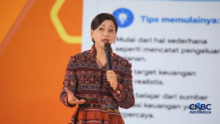 Ketua Dewan Komisioner OJK, Friderica Widyasari Dewi saat menyampaikan pemaparan dalam Jogja Financial Festival 2026 di Jogja Expo Center (JEC), Yogyakarta, DIY, Jumat (22/5/2026). (CNBC Indonesia/Faisal Rahman)