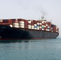 Korps Garda Revolusi Islam Iran (IRGC) mengumumkan bahwa sedikitnya 31 kapal komersial, telah melintasi Selat Hormuz secara aman dalam 24 jam terakhir, Jumat (22/5/2026). (via REUTERS/Majid-Asgaripour)