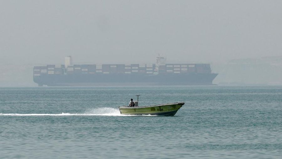 Korps Garda Revolusi Islam Iran (IRGC) mengumumkan bahwa sedikitnya 31 kapal komersial, telah melintasi Selat Hormuz secara aman dalam 24 jam terakhir, Jumat (22/5/2026). (via REUTERS/Majid-Asgaripour)