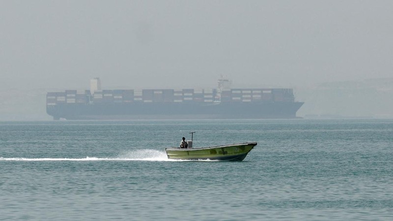 Korps Garda Revolusi Islam Iran (IRGC) mengumumkan bahwa sedikitnya 31 kapal komersial, telah melintasi Selat Hormuz secara aman dalam 24 jam terakhir, Jumat (22/5/2026). (via REUTERS/Majid-Asgaripour)