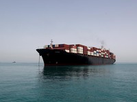 Korps Garda Revolusi Islam Iran (IRGC) mengumumkan bahwa sedikitnya 31 kapal komersial, telah melintasi Selat Hormuz secara aman dalam 24 jam terakhir, Jumat (22/5/2026). (via REUTERS/Majid-Asgaripour)