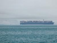Korps Garda Revolusi Islam Iran (IRGC) mengumumkan bahwa sedikitnya 31 kapal komersial, telah melintasi Selat Hormuz secara aman dalam 24 jam terakhir, Jumat (22/5/2026). (via REUTERS/Majid-Asgaripour)