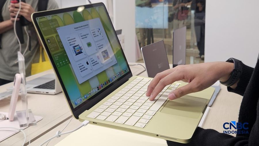 Macbook Neo gerai Digimap di Pasific Place, Jakarta, Jumat (22/5/2026). (CNBC Indonesia/Intan Rakhmayanti Dewi)