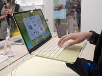 Macbook Neo gerai Digimap di Pasific Place, Jakarta, Jumat (22/5/2026). (CNBC Indonesia/Intan Rakhmayanti Dewi)