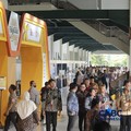 Para peserta mulai memadati area pintu masuk jelang acara Jogja Financial Festival 2026 di Jogja Expo Center (JEC), Yogyakarta, Jawa Tengah, Jumat (22/5/2026). (CNBC Indonesia/Muhammad Sabki)