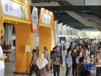 Para peserta mulai memadati area pintu masuk jelang acara Jogja Financial Festival 2026 di Jogja Expo Center (JEC), Yogyakarta, Jawa Tengah, Jumat (22/5/2026). (CNBC Indonesia/Muhammad Sabki)