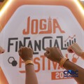 Para peserta mulai memadati area pintu masuk jelang acara Jogja Financial Festival 2026 di Jogja Expo Center (JEC), Yogyakarta, Jawa Tengah, Jumat (22/5/2026). (CNBC Indonesia/Muhammad Sabki)