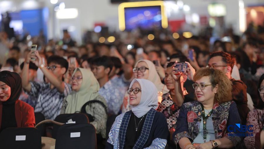 Penampilan Lapor Pak! dalam acara Jogja Financial Festival 2026 di Jogja Expo Center (JEC), Yogyakarta, Jawa Tengah, Jumat (22/5/2026).
