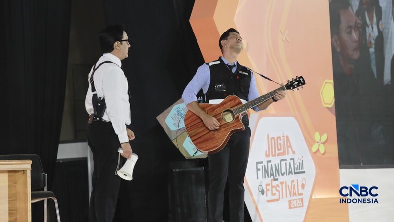 Penampilan Lapor Pak! dalam acara Jogja Financial Festival 2026 di Jogja Expo Center (JEC), Yogyakarta, Jawa Tengah, Jumat (22/5/2026).