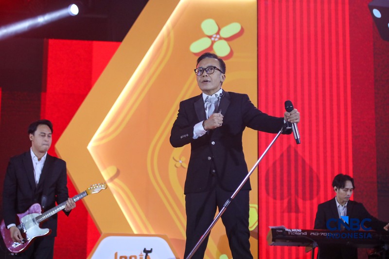 Penampilan musisi Ari Lasso dalam acara Jogja Financial Festival 2026 di Jogja Expo Center (JEC), Yogyakarta, Jawa Tengah, Jumat (22/5/2026). (CNBC Indonesia/Faisal Rahman)