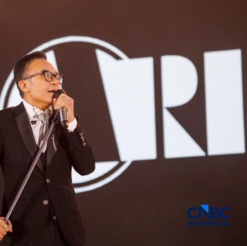 Penampilan musisi Ari Lasso dalam acara Jogja Financial Festival 2026 di Jogja Expo Center (JEC), Yogyakarta, Jawa Tengah, Jumat (22/5/2026). (CNBC Indonesia/Faisal Rahman)