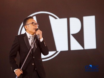 Penampilan musisi Ari Lasso dalam acara Jogja Financial Festival 2026 di Jogja Expo Center (JEC), Yogyakarta, Jawa Tengah, Jumat (22/5/2026). (CNBC Indonesia/Faisal Rahman)