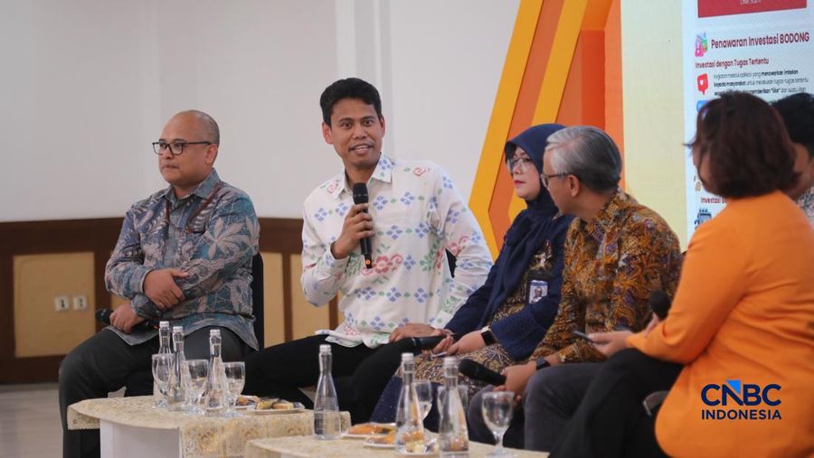 Plt. Direktur Literasi Dan Edukasi Keuangan, Andi Muhammad Yusuf saat menyampaikan pemaparan dalam sesi Educational Class di acara Jogja Financial Festival 2026 di Jogja Expo Center (JEC), Yogyakarta, Jumat (22/5/2026). (CNBC Indonesia/Faisal Rahman)