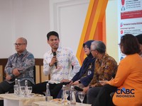 Plt. Direktur Literasi Dan Edukasi Keuangan, Andi Muhammad Yusuf saat menyampaikan pemaparan dalam sesi Educational Class di acara Jogja Financial Festival 2026 di Jogja Expo Center (JEC), Yogyakarta, Jumat (22/5/2026). (CNBC Indonesia/Faisal Rahman)