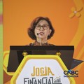 Rektor Universitas Gadjah Mada, Ova Emilia saat menyampaikan sambutan dalam Jogja Financial Festival 2026 di Jogja Expo Center (JEC), Yogyakarta, Jawa Tengah, Jumat (22/5/2026). (CNBC Indonesia/Faisal Rahman)