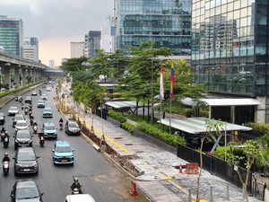 Trotoar di Jl Rasuna Said Mulai Tertata Rapi, Kini Lebih Lebar