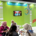 Sejumlah peserta mengunjungi booth Bank Negara Indonesia (BNI) dalam Jogja Financial Festival 2026 di Jogja Expo Center (JEC), Yogyakarta, DIY, Jumat (22/5/2026). (CNBC Indonesia/Elga Nurmutia)