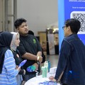 Sejumlah peserta mengunjungi booth HM Sampoerna dalam Jogja Financial Festival 2026 di Jogja Expo Center (JEC), Yogyakarta, DIY, Jumat (22/5/2026). (CNBC Indonesia/Muhammad Sabki)