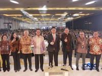 Sesi foto bersama dalam Jogja Financial Festival 2026 di Jogja Expo Center (JEC), Yogyakarta, DIY, Jumat (22/5/2026). (CNBC Indonesia/Muhammad Sabki)