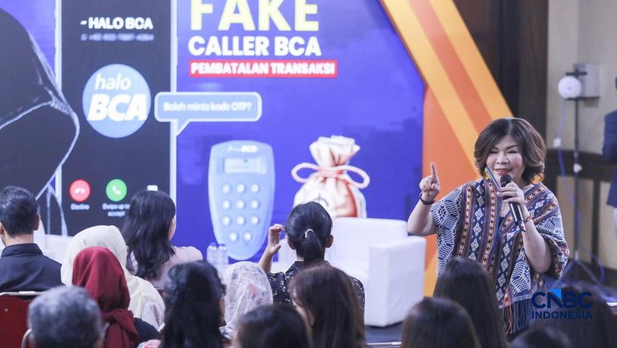SR Advisor Fraud Banking Investigation PT Bank Central Asia Tbk (BCA) & Ketua Komite Kerja Siber Fraud Perbanas, Wani Sabu saat menyampaikan pemaparan dalam sesi Educational Class di acara Jogja Financial Festival 2026 di Jogja Expo Center (JEC), Yog
