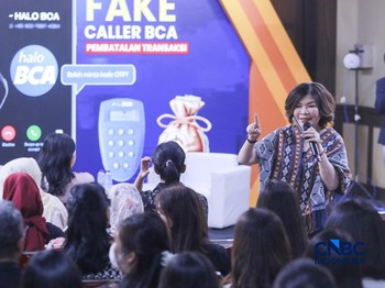 SR Advisor Fraud Banking Investigation PT Bank Central Asia Tbk (BCA) & Ketua Komite Kerja Siber Fraud Perbanas, Wani Sabu saat menyampaikan pemaparan dalam sesi Educational Class di acara Jogja Financial Festival 2026 di Jogja Expo Center (JEC), Yog