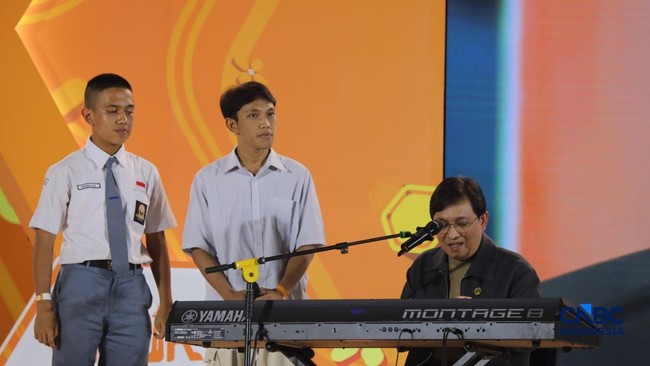 Yovie Naik Panggung, JEC Mendadak Jadi Tempat Karaoke