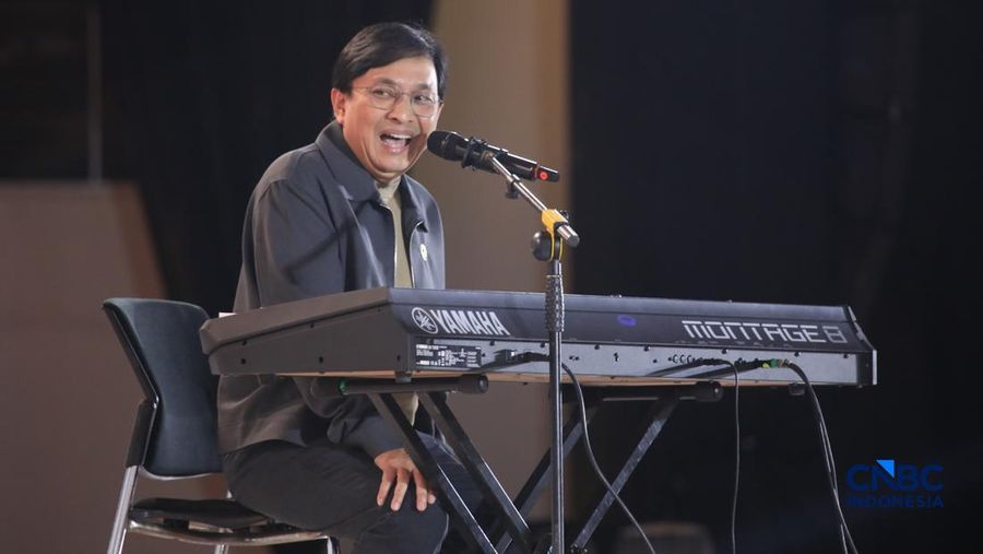 Staf Khusus (Stafsus) Presiden Bidang Ekonomi Kreatif, Yovie Widianto saat menyampaikan pemaparan dalam Jogja Financial Festival 2026 di Jogja Expo Center (JEC), Yogyakarta, Jumat (22/5/2026).