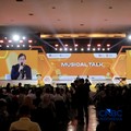 Staf Khusus (Stafsus) Presiden Bidang Ekonomi Kreatif, Yovie Widianto saat menyampaikan pemaparan dalam Jogja Financial Festival 2026 di Jogja Expo Center (JEC), Yogyakarta, Jumat (22/5/2026). (CNBC Indonesia/Faisal Rahman)