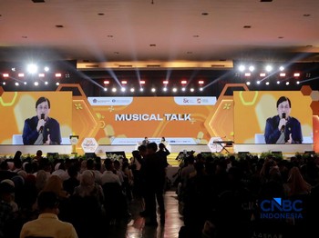 Staf Khusus (Stafsus) Presiden Bidang Ekonomi Kreatif, Yovie Widianto saat menyampaikan pemaparan dalam Jogja Financial Festival 2026 di Jogja Expo Center (JEC), Yogyakarta, Jumat (22/5/2026). (CNBC Indonesia/Faisal Rahman)