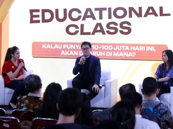 Stock Enthusiast, Michael Yeoh saat menyampaikan pemaparan dalam sesi Educational Class di acara Jogja Financial Festival 2026 di Jogja Expo Center (JEC), Yogyakarta, Jawa Tengah, Jumat (22/5/2026). (CNBC Indonesia/Muhammad Sabki)