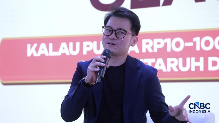 Stock Enthusiast, Michael Yeoh saat menyampaikan pemaparan dalam sesi Educational Class di acara Jogja Financial Festival 2026 di Jogja Expo Center (JEC), Yogyakarta, Jawa Tengah, Jumat (22/5/2026). (CNBC Indonesia/Muhammad Sabki)