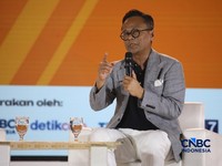 COO Danantara Dony Oskaria menyampaikan pemaparan dalam Jogja Financial Festival 2026 di Jogja Expo Center (JEC), Yogyakarta, DIY, Sabtu (23/5/2026). (CNBC Indonesia/Faisal Rahman)