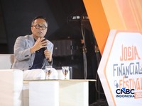 COO Danantara Dony Oskaria menyampaikan pemaparan dalam Jogja Financial Festival 2026 di Jogja Expo Center (JEC), Yogyakarta, DIY, Sabtu (23/5/2026). (CNBC Indonesia/Faisal Rahman)