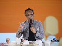 COO Danantara Dony Oskaria menyampaikan pemaparan dalam Jogja Financial Festival 2026 di Jogja Expo Center (JEC), Yogyakarta, DIY, Sabtu (23/5/2026). (CNBC Indonesia/Faisal Rahman)