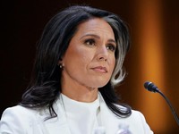 Direktur Intelijen Nasional Tulsi Gabbard berbicara selama konferensi pers di Gedung Putih, di Washington, 23 Juli 2025. (REUTERS/Nathan Howard/File Photo)