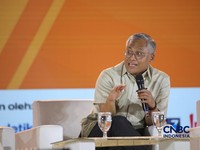 Direktur Jenderal Pengelolaan Pembiayaan dan Risiko, Direktorat Jenderal Pengelolaan Pembiayaan dan Risiko, Kementerian Keuangan RI, Suminto saat menyampaikan pemaparan dalam Jogja Financial Festival 2026 di Jogja Expo Center (JEC), Yogyakarta, DIY,