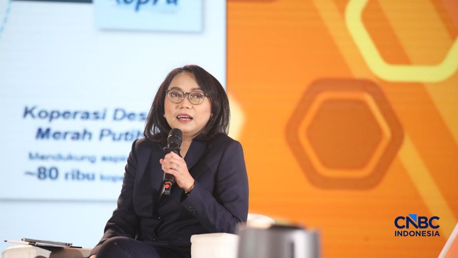 Direktur Keuangan & Strategi - PT Bank Mandiri (Persero) Tbk, Novita Widya Anggraini saat menyampaikan pemaparan dalam Jogja Financial Festival 2026 di Jogja Expo Center (JEC), Yogyakarta, DIY, Sabtu (23/5/2026). (CNBC Indonesia/Faisal Rahman)