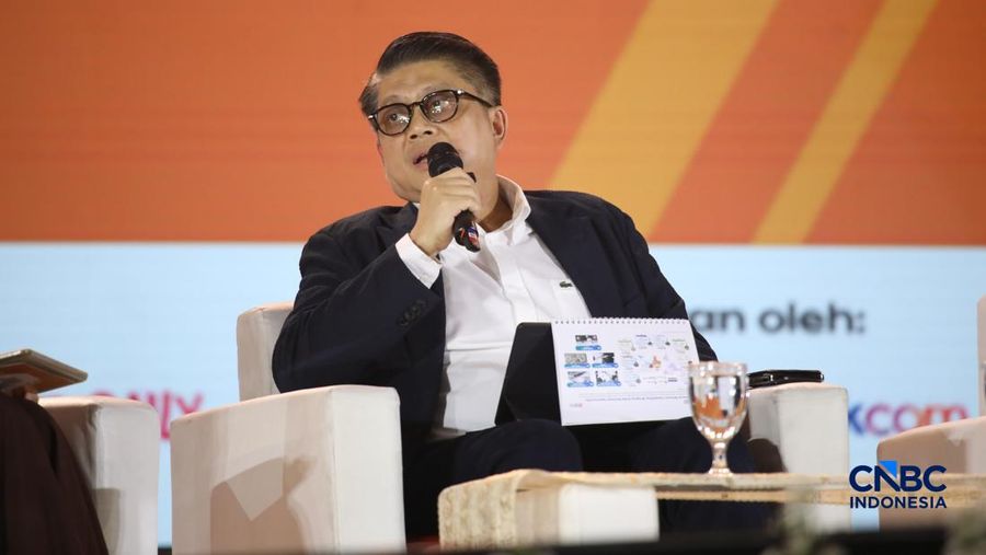 Direktur Treasury & International Banking - PT Bank Negara Indonesia (Persero) Tbk, Abu Santosa Sudradjat saat menyampaikan pemaparan dalam Jogja Financial Festival 2026 di Jogja Expo Center (JEC), Yogyakarta, DIY, Sabtu (23/5/2026). (CNBC Indonesia/