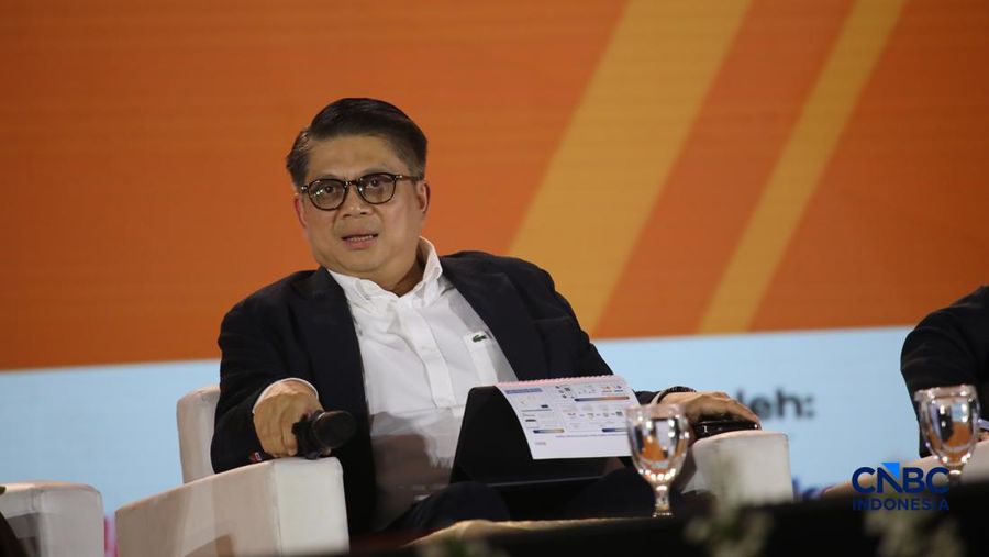 Direktur Treasury & International Banking - PT Bank Negara Indonesia (Persero) Tbk, Abu Santosa Sudradjat saat menyampaikan pemaparan dalam Jogja Financial Festival 2026 di Jogja Expo Center (JEC), Yogyakarta, DIY, Sabtu (23/5/2026). (CNBC Indonesia/