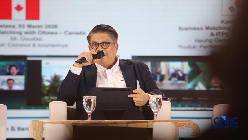 Direktur Treasury & International Banking - PT Bank Negara Indonesia (Persero) Tbk, Abu Santosa Sudradjat saat menyampaikan pemaparan dalam Jogja Financial Festival 2026 di Jogja Expo Center (JEC), Yogyakarta, DIY, Sabtu (23/5/2026). (CNBC Indonesia/