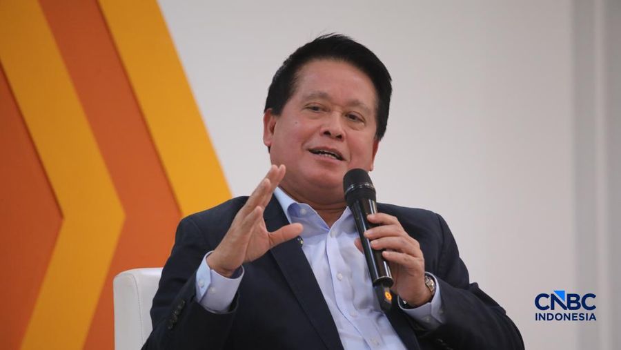 Direktur Utama (Dirut) PT Bank Rakyat Indonesia (Persero) Tbk, Hery Gunardi saat menyampaikan pemaparan dalam sesi Educational Class di acara Jogja Financial Festival 2026 di Jogja Expo Center (JEC), Yogyakarta, DIY, Sabtu (23/5/2026). (CNBC Indonesi