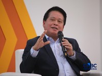 Direktur Utama (Dirut) PT Bank Rakyat Indonesia (Persero) Tbk, Hery Gunardi saat menyampaikan pemaparan dalam sesi Educational Class di acara Jogja Financial Festival 2026 di Jogja Expo Center (JEC), Yogyakarta, DIY, Sabtu (23/5/2026). (CNBC Indonesi