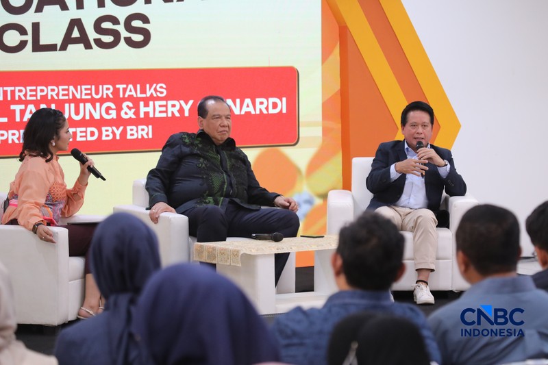 Founder &amp; Chairman CT Corp, Chairul Tanjung saat menyampaikan pemaparan dalam sesi Educational Class di acara Jogja Financial Festival 2026 di Jogja Expo Center (JEC), Yogyakarta, DIY, Sabtu (23/5/2026). (CNBC Indonesia/Faisal Rahman)