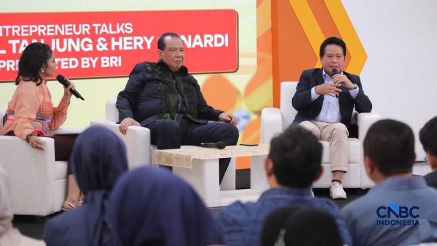 Direktur Utama (Dirut) PT Bank Rakyat Indonesia (Persero) Tbk, Hery Gunardi saat menyampaikan pemaparan dalam sesi Educational Class di acara Jogja Financial Festival 2026 di Jogja Expo Center (JEC), Yogyakarta, DIY, Sabtu (23/5/2026). (CNBC Indonesi