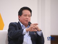Direktur Utama (Dirut) PT Bank Rakyat Indonesia (Persero) Tbk, Hery Gunardi saat menyampaikan pemaparan dalam sesi Educational Class di acara Jogja Financial Festival 2026 di Jogja Expo Center (JEC), Yogyakarta, DIY, Sabtu (23/5/2026). (CNBC Indonesi