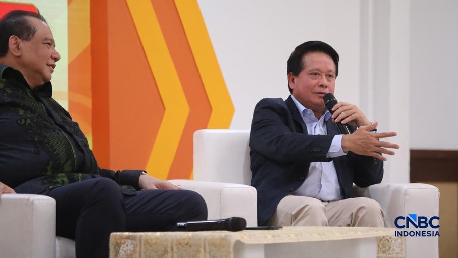 Direktur Utama (Dirut) PT Bank Rakyat Indonesia (Persero) Tbk, Hery Gunardi saat menyampaikan pemaparan dalam sesi Educational Class di acara Jogja Financial Festival 2026 di Jogja Expo Center (JEC), Yogyakarta, DIY, Sabtu (23/5/2026). (CNBC Indonesi