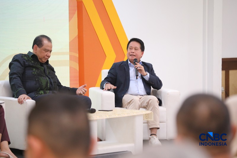 Founder &amp; Chairman CT Corp, Chairul Tanjung saat menyampaikan pemaparan dalam sesi Educational Class di acara Jogja Financial Festival 2026 di Jogja Expo Center (JEC), Yogyakarta, DIY, Sabtu (23/5/2026). (CNBC Indonesia/Faisal Rahman)