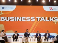 Direktur Utama PT Bank Rakyat Indonesia (Persero) Tbk, Hery Gunardi saat menyampaikan pemaparan dalam Jogja Financial Festival 2026 di Jogja Expo Center (JEC), Yogyakarta, DIY, Sabtu (23/5/2026). (CNBC Indonesia/Faisal Rahman)