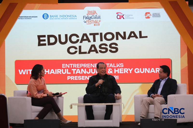 Founder &amp; Chairman CT Corp, Chairul Tanjung saat menyampaikan pemaparan dalam sesi Educational Class di acara Jogja Financial Festival 2026 di Jogja Expo Center (JEC), Yogyakarta, DIY, Sabtu (23/5/2026). (CNBC Indonesia/Faisal Rahman)